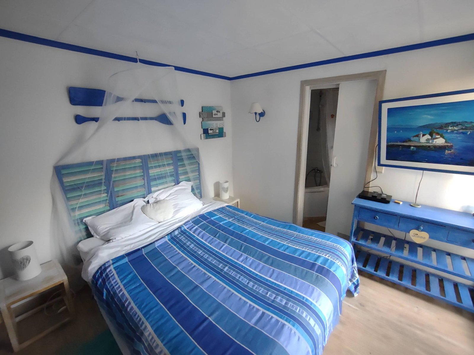 chambre corfou dans les tons bleus de la grèce